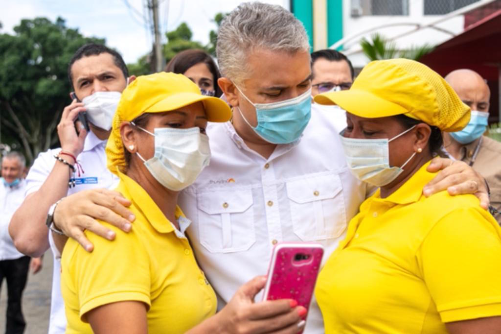 Conversando con mujeres caleñas.