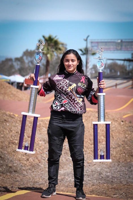 Sharid Fayad con los trofeos.