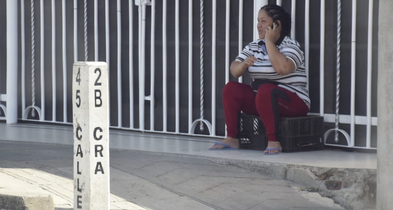 Un punto en la carrera 2B con calle 45, también sin tapabocas.