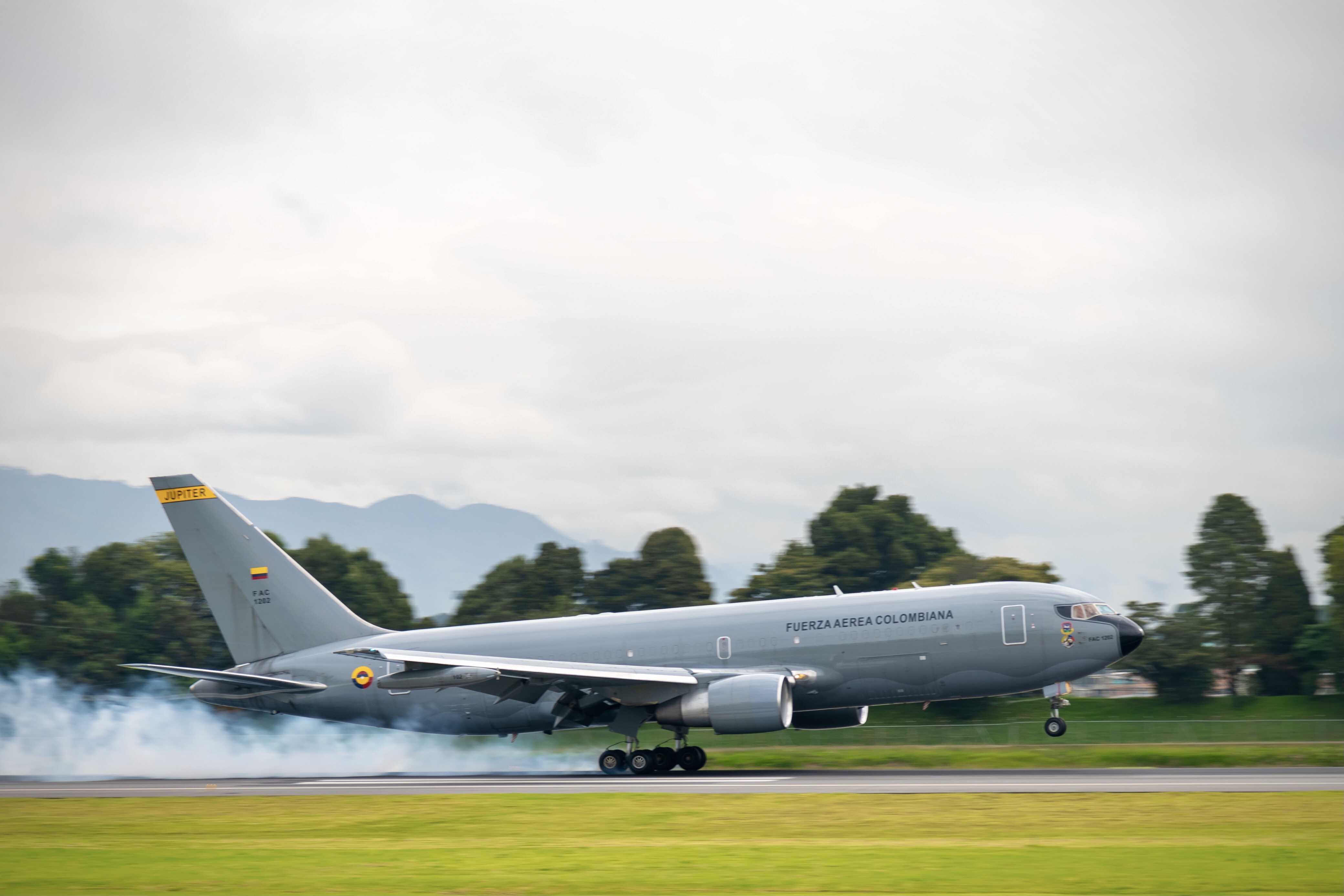 El Júpiter de la Fuerza Aérea aterrizando en Bogotá.