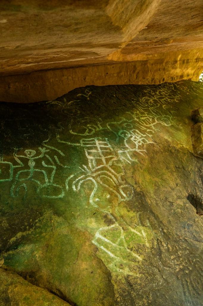 En la ruta de senderos de Tubará está el petroglifo Piedra Pintada.
