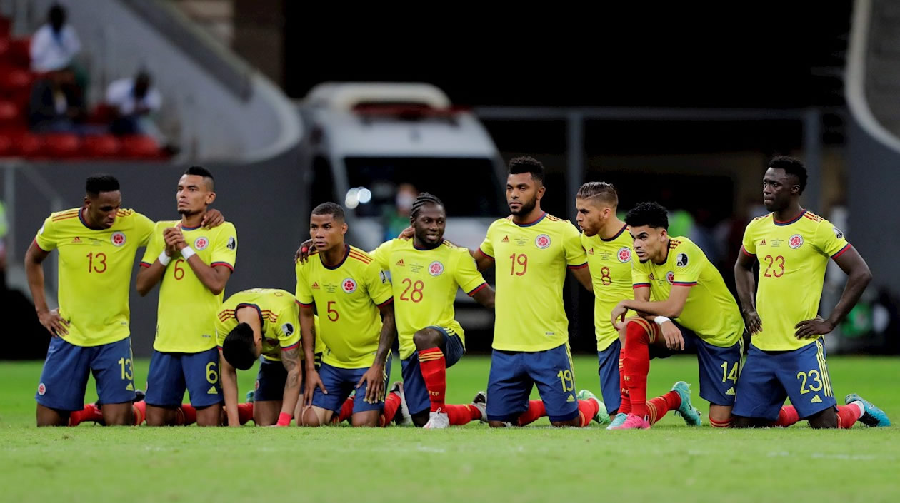 Jugadores colombianos en la expectativa por los cobros desde el punto penal.