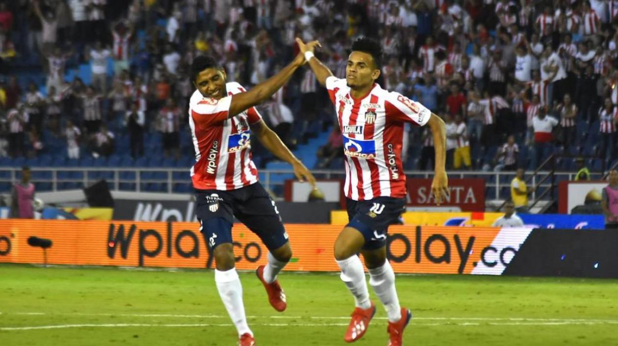 Luis Díaz celebra un gol con Junior. 