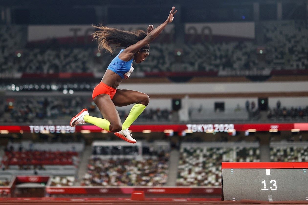 La colombiana Caterine Ibargüen durante la final femenina de triple salto durante los Juegos Olímpicos 2021.