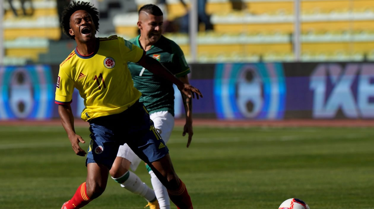 Juan Carlos Arce intentando superar la marca de Juan Guillermo Cuadrado