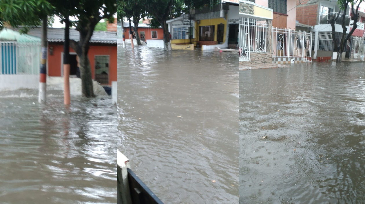 El arroyo desbordado en el barrio Simón Bolívar.