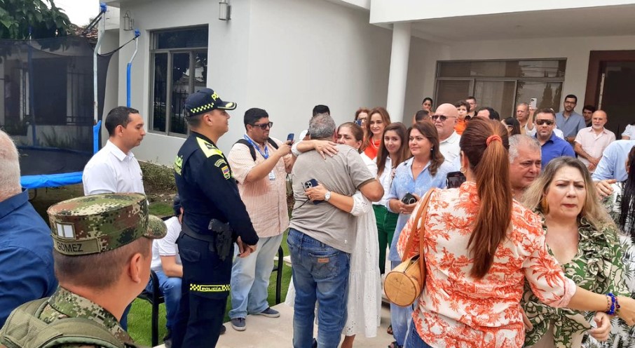 El ganadero Salim Haddad es recibido en su casa del barrio El Recreo de Montrería.