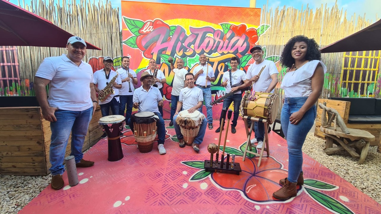 El folclor local con el grupo Son Cartagena