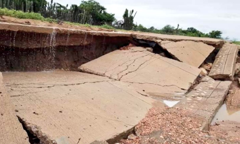 Puentes y vías colapsadas en La Guajira.