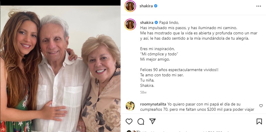 Shakira junto a sus papás William y Nidia en septiembre de 2021, cuando Mebarak cumplió 90 años.