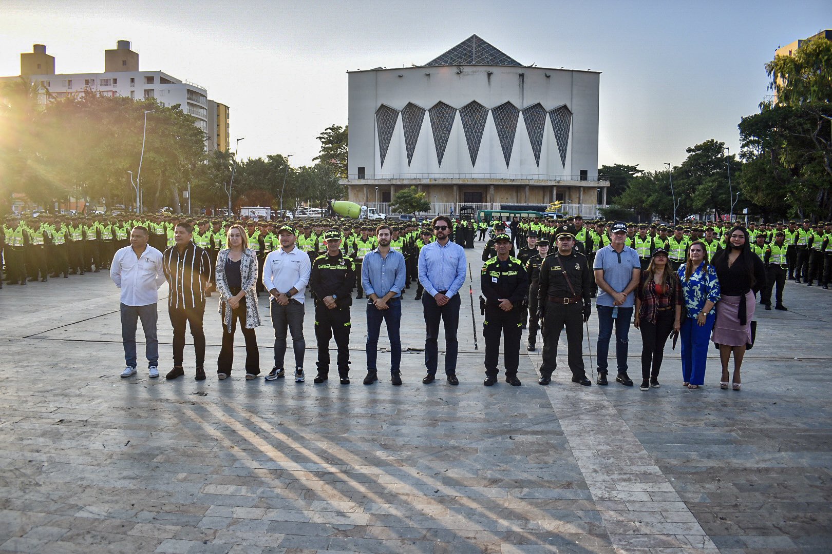 Autoridades en la presentación de nuevos Policías para Barranquilla