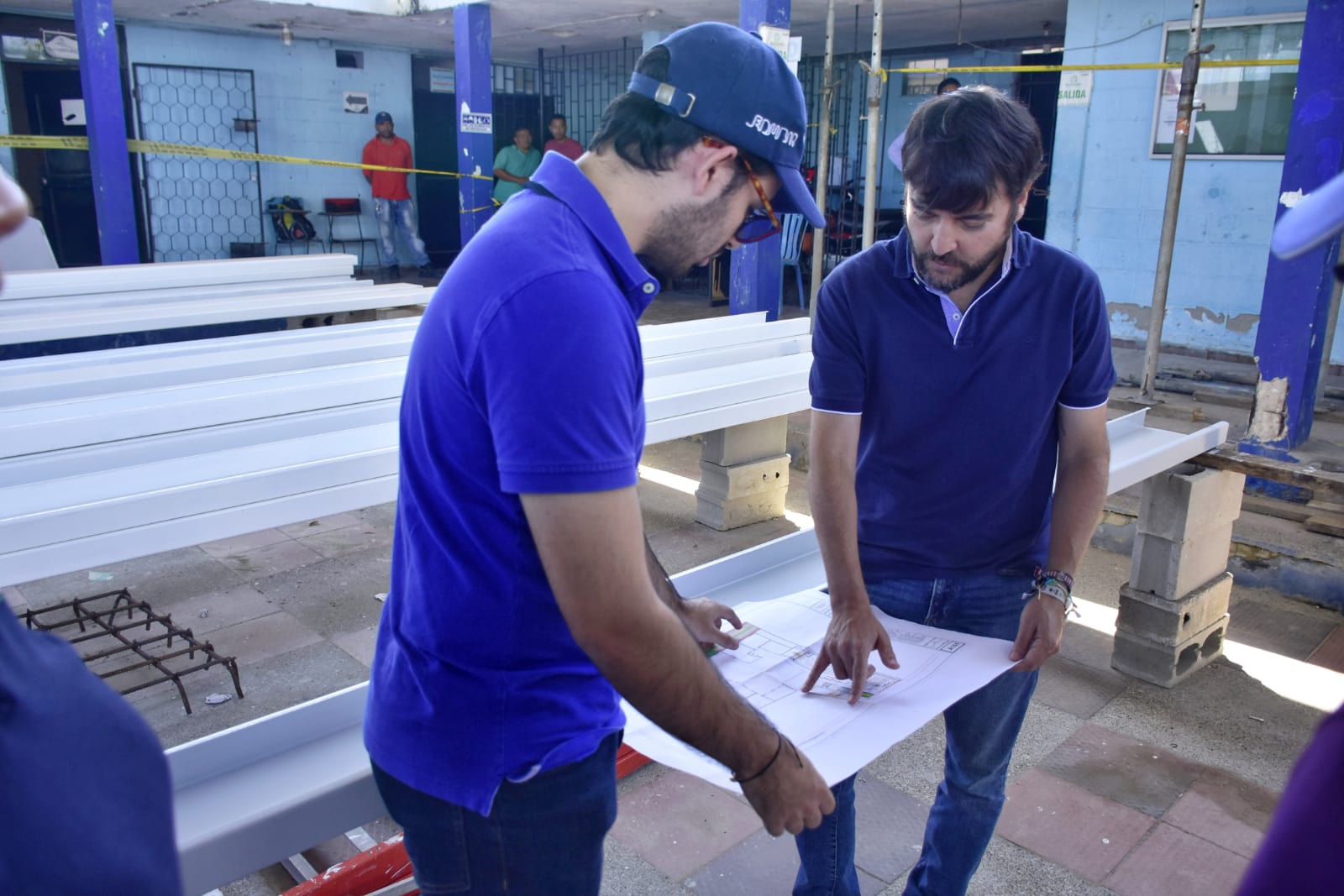 Jaime Pumarejo visitando las obras de infraestructura.