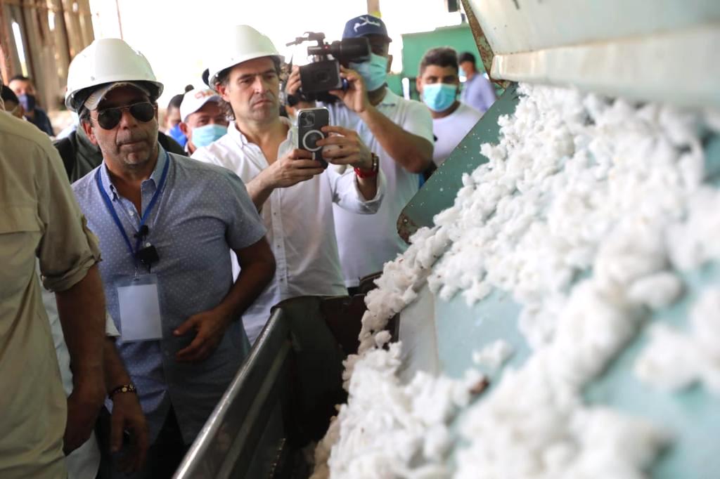 Durante su visita por Córdoba también recorrieron la tierra del 'oro blanco'.