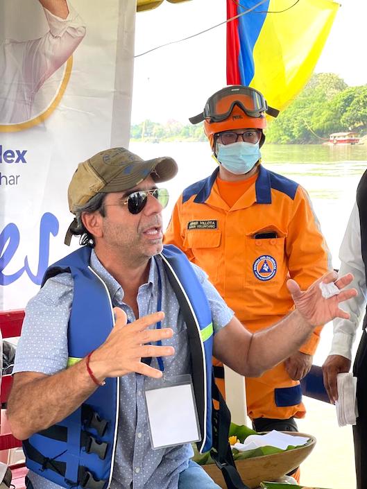 Dialogando con los cordobeses a orillas del río Sinú.