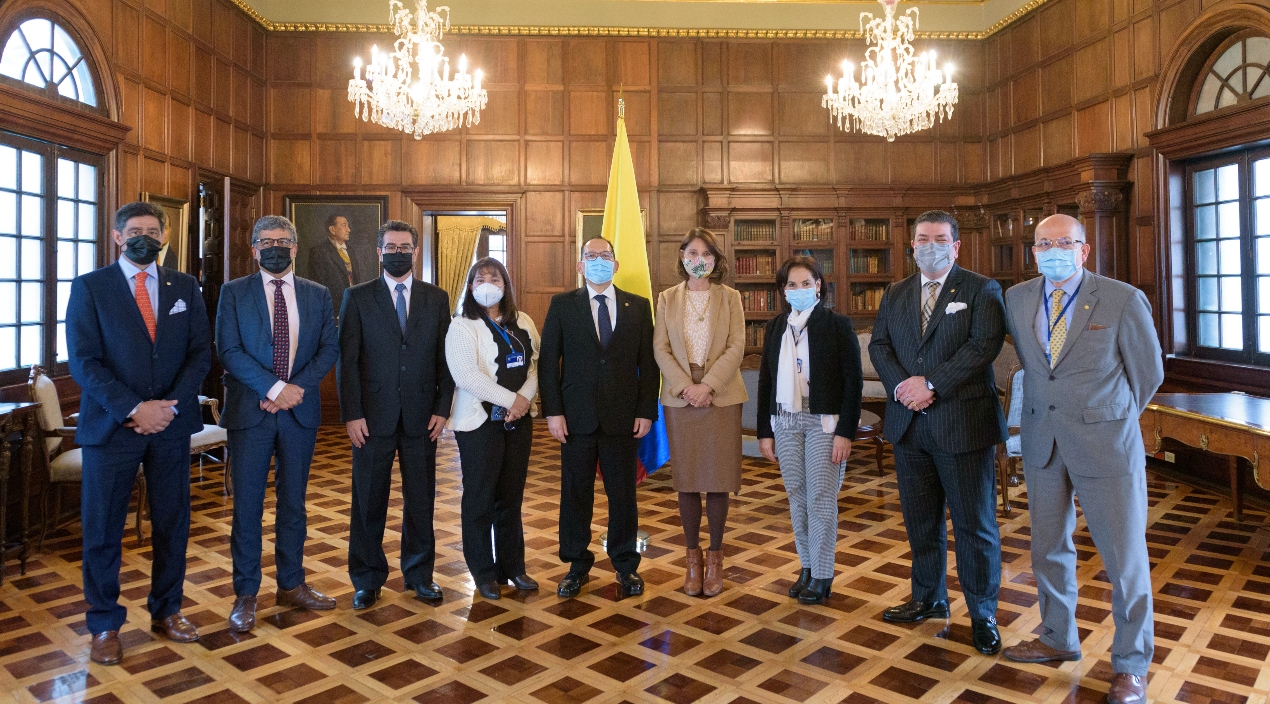 Vicepresidente y Canciller posesiona a funcionario de carrera diplomática como nuevo embajador de Colombia en Rusia.