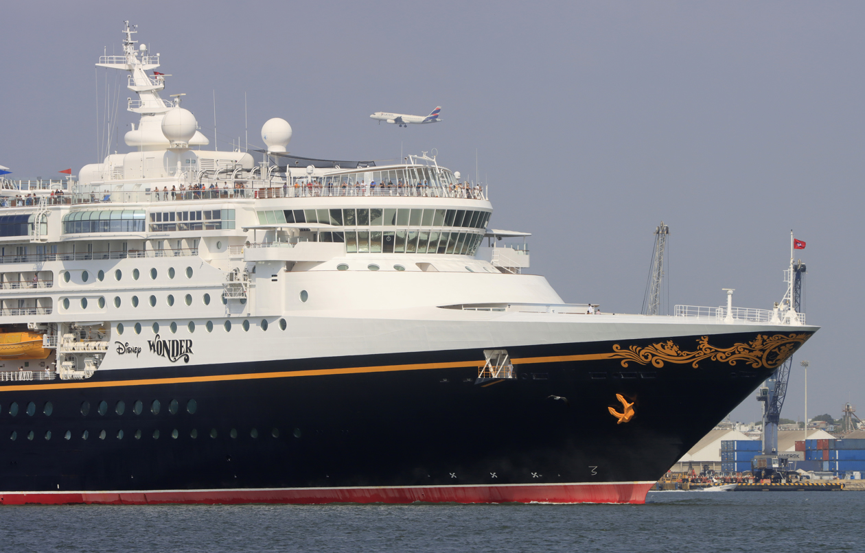 Dos importantes cruceros desembarcaron en Cartagena con 2.400 pasajeros,