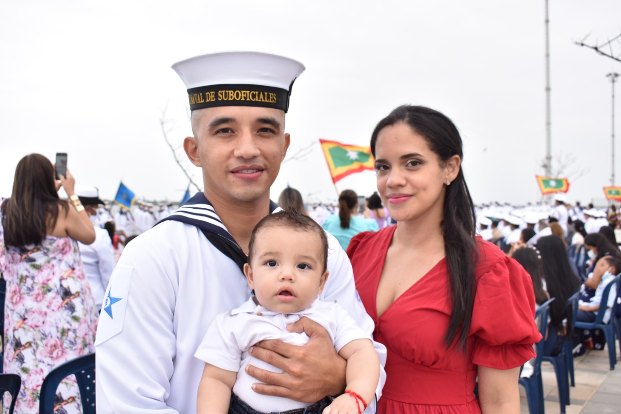 La Armada de Colombia, a través de la Escuela Naval de Suboficiales ARC “Barranquilla”, extendió un fraterno saludo de felicitación al personal ascendido y sus familias, invitándolos a continuar fortaleciendo los principios y valores que caracterizan a los marinos de Colombia.