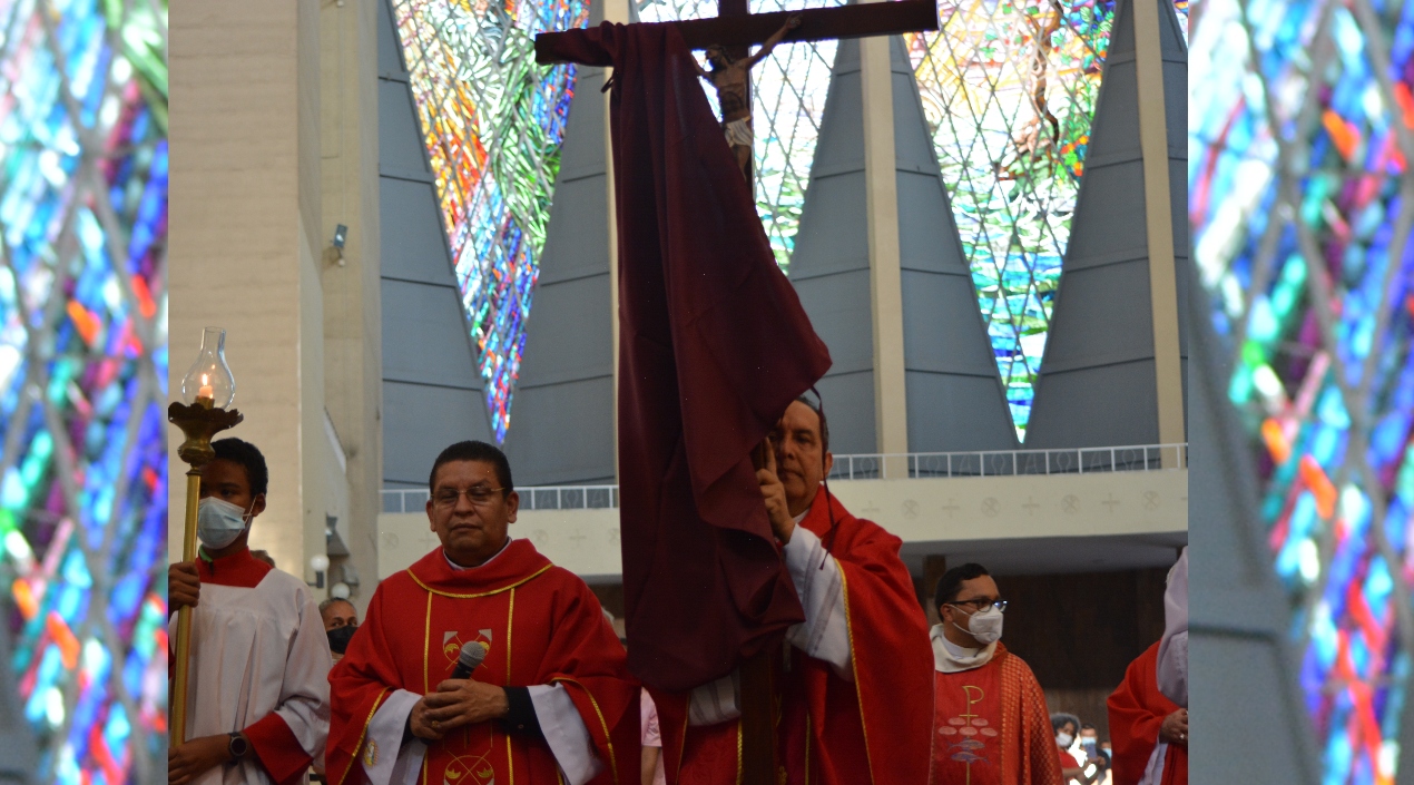 Hoy se llevaron a cabo el Vía Crucis en la mañana y en la tarde la procesión del Santo Sepulcro.