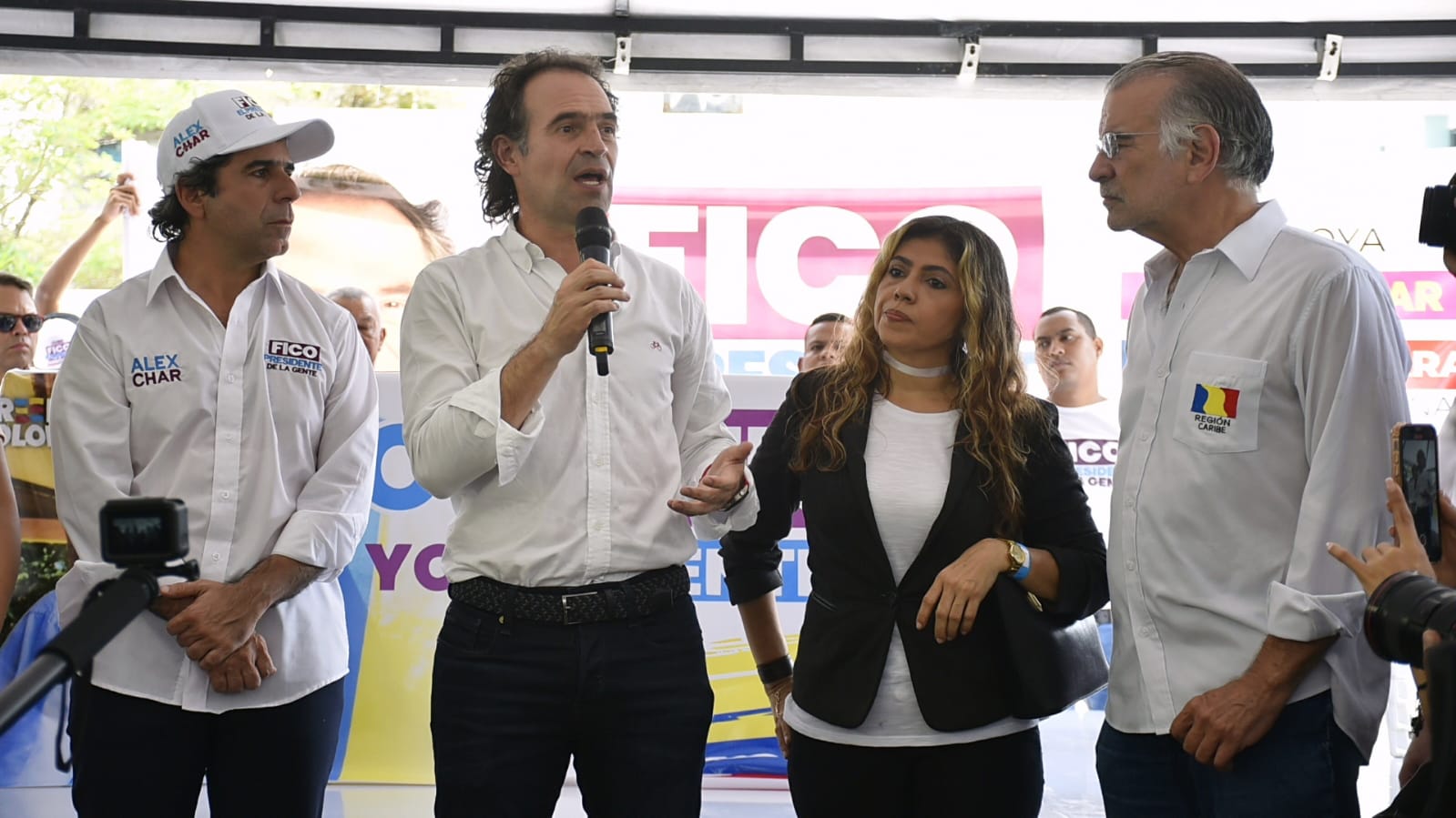 El exalcalde de Barranquilla, Alejandro Char; el candidato presidencial Federico Gutiérrez; la directora de Asocentro, Dina Luz Pardo y el exgobernador del Atlántico, Eduardo Verano.