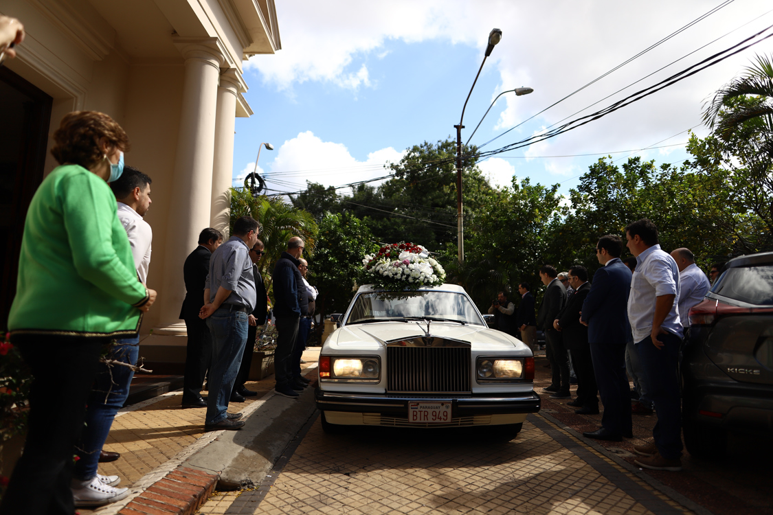Carroza fúnebre con el cuerpo del fiscal antimafia asesinado en Barú.