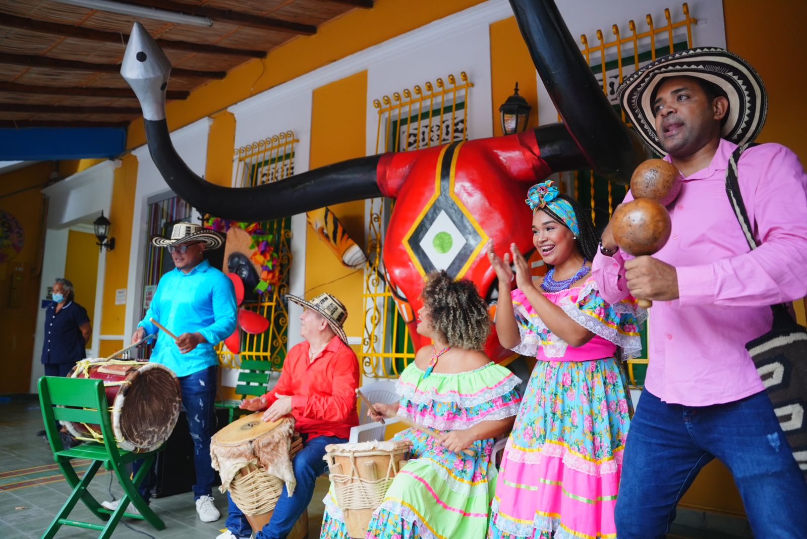 Una tarde llena de tradición afro vivieron propios y visitantes en el Tercer Festival de la Herencia Africana que realiza Carnaval de Barranquilla.