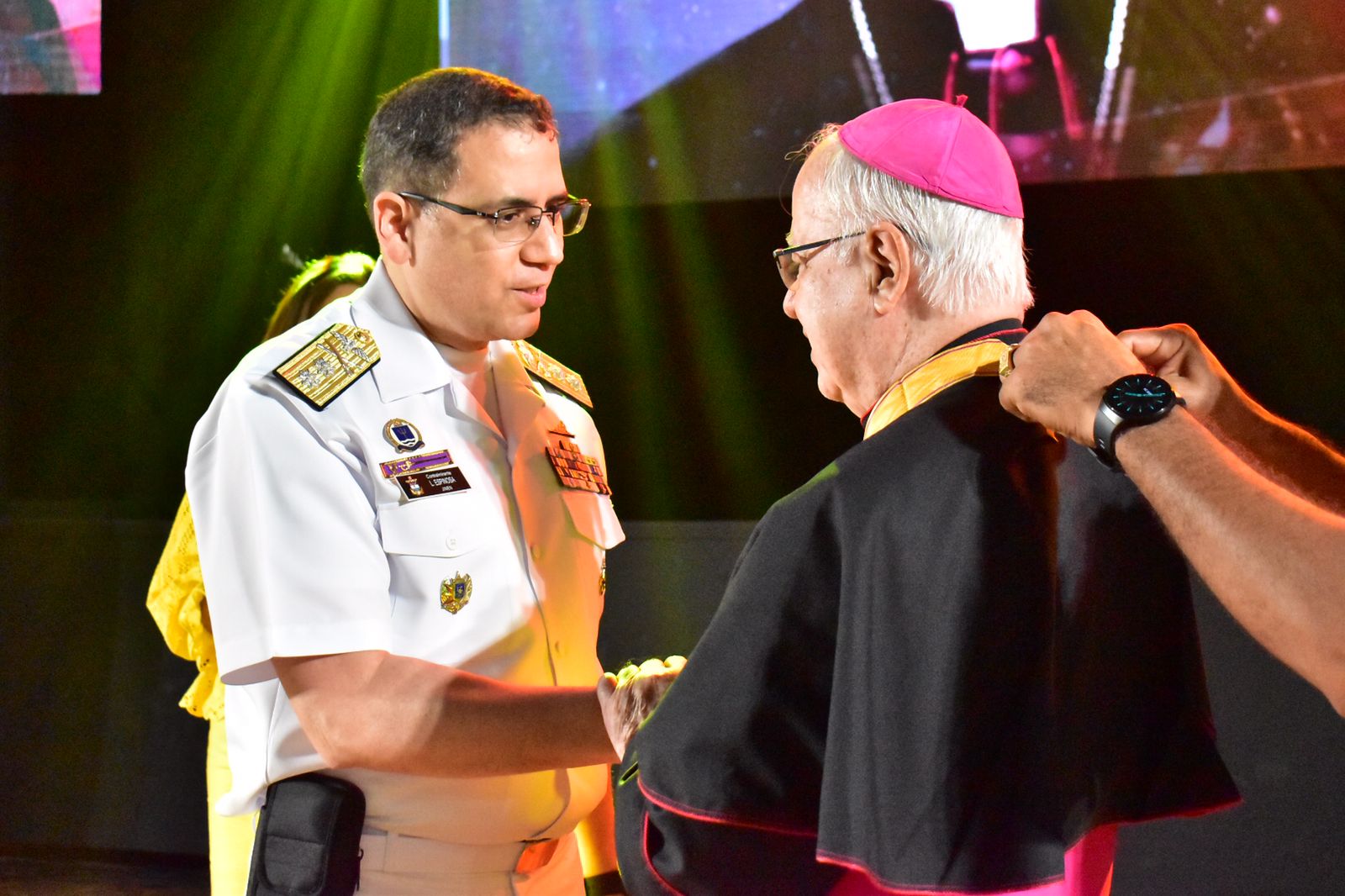 La Escuela de Suboficiales ARC Barranquilla se unió al homenaje a Monseñor Víctor Tamayo, hombre que ha entregado su vida pastoral al departamento del Atlántico y a la Patria como Oficial Profesional de la Reserva de la Armada de Colombia.  