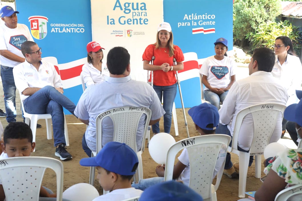 La Gobernadora Elsa Noguera haciendo el anuncio.