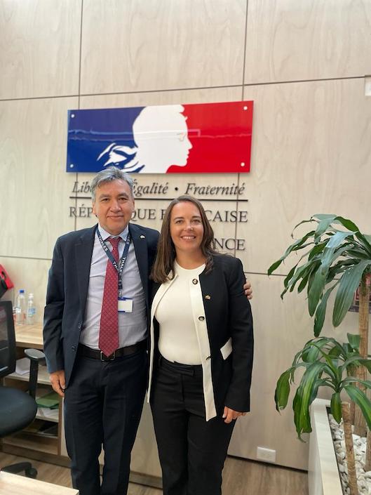 Cécile Lavergne luego de recibir la nacionalidad colombiana.