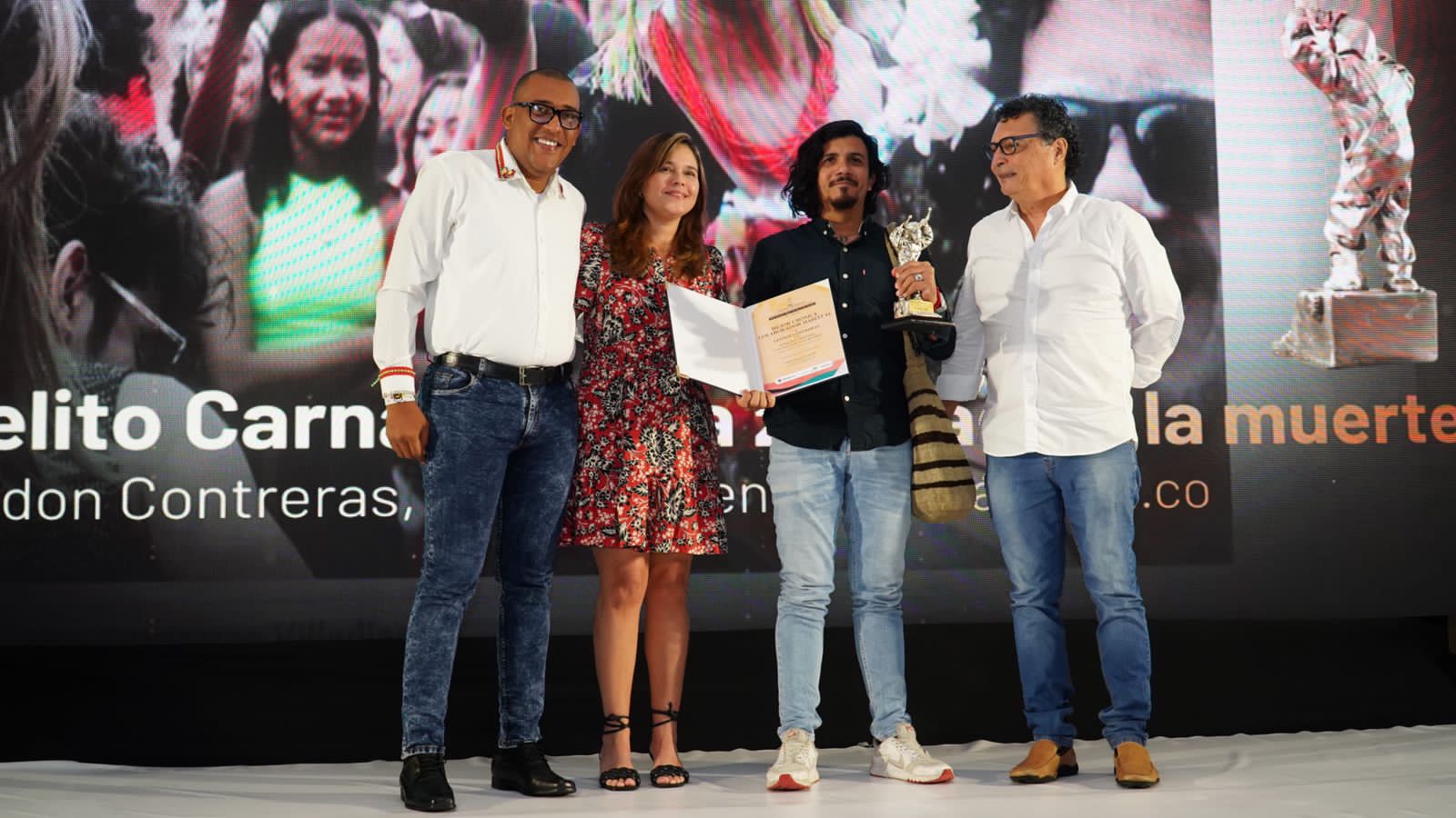 El premio Colaborador Habitual lo recibió Leydon Contreras de LaCháchara.co;