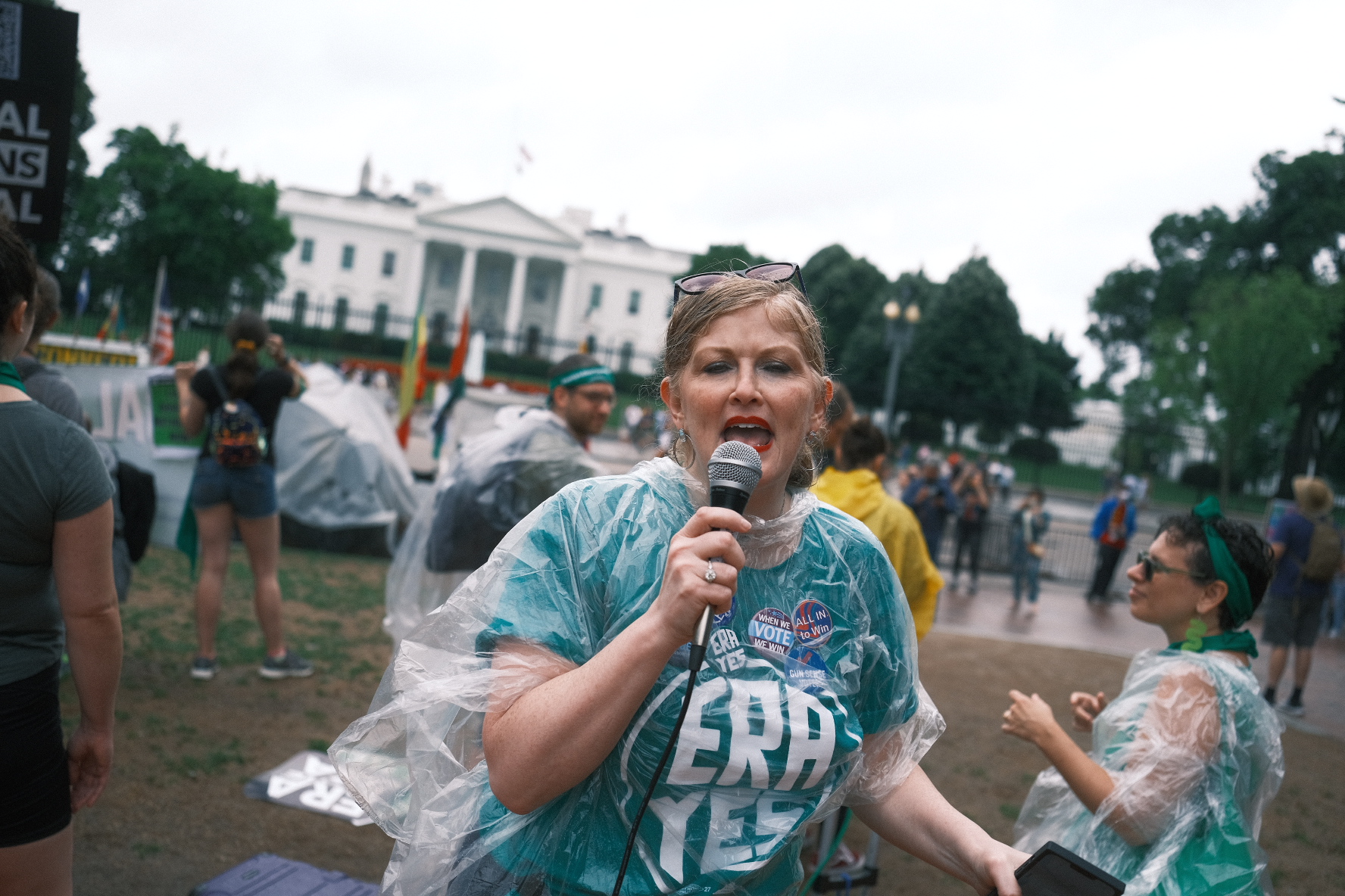 Manifestantes a favor del aborto participan en una marcha de mujeres frente a la Casa Blanca, en Estados Unidos.