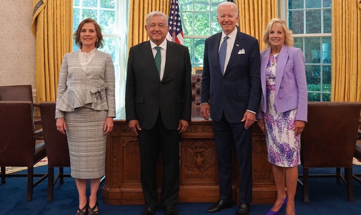 López Obrador y Beatriz Gutérrez y Joe Biden junto a Jill Biden.