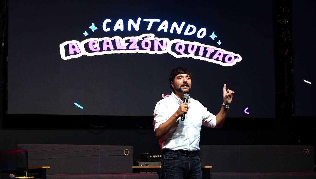 El Alcalde Jaime Pumarejo destacando la participación en la estrategia 'Cantando a Calzón Quitao'.