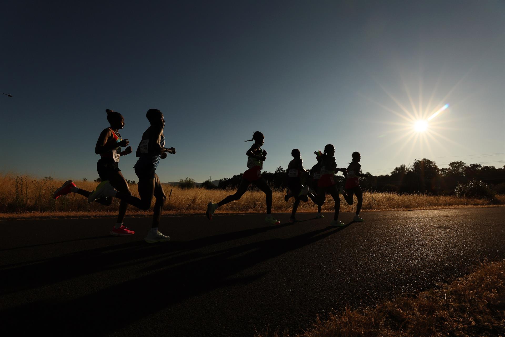 Varias atletas compiten este lunes en la maratón femenina de los Mundiales de Atletismo de Oregon22.