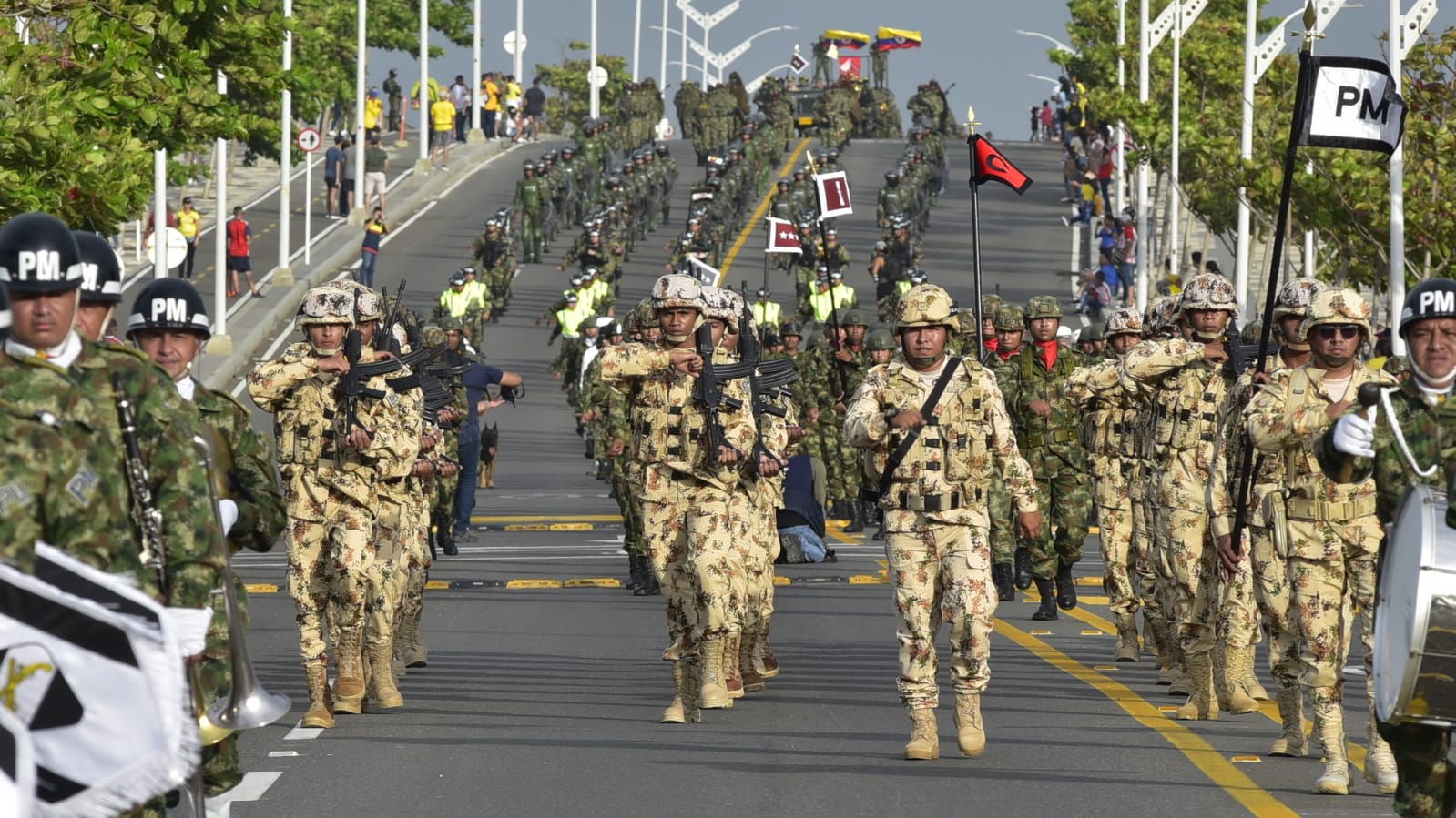Barranquilla celebró el Día de la Independencia con imponente desfile militar en el Malecón del Río.