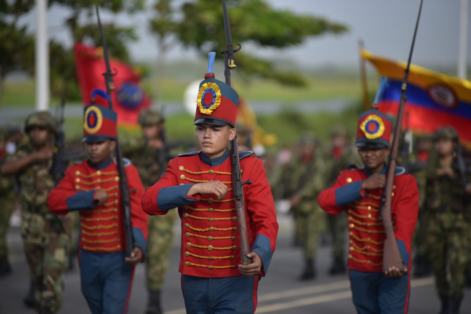 Barranquilla celebró el Día de la Independencia con imponente desfile militar en el Malecón del Río.