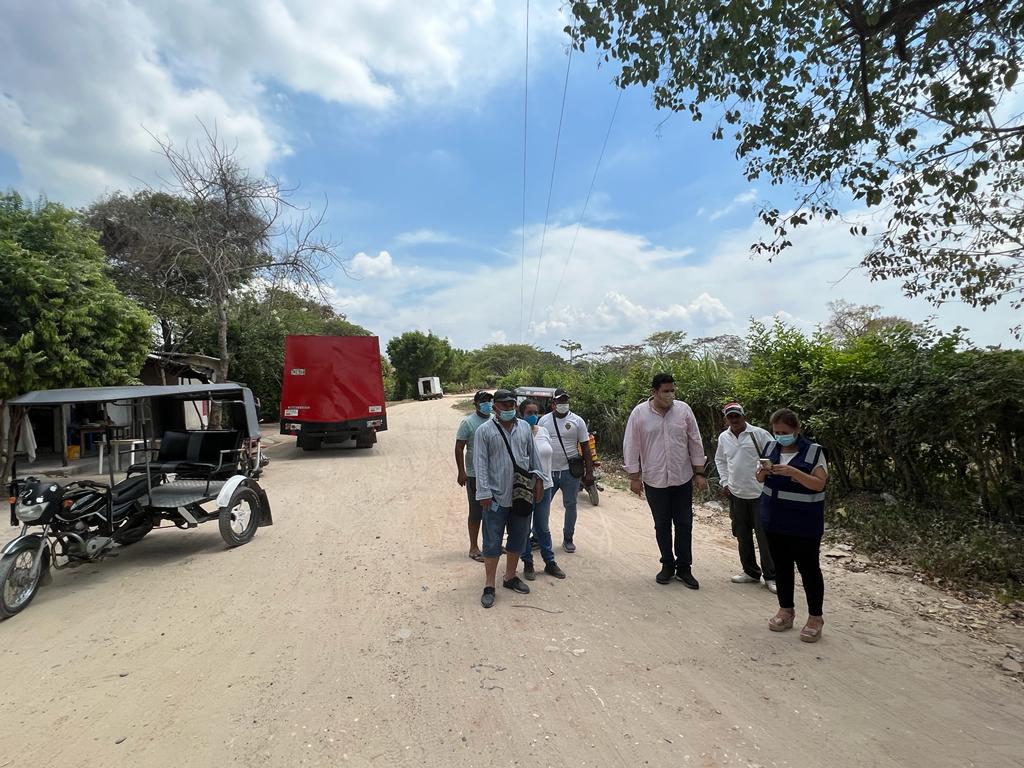 El Alcalde Gustavo De la Rosa visita vía a pavimentar