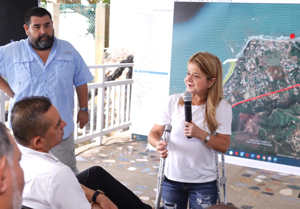 La Gobernadora Elsa Noguera explicando los alcances de las obras.