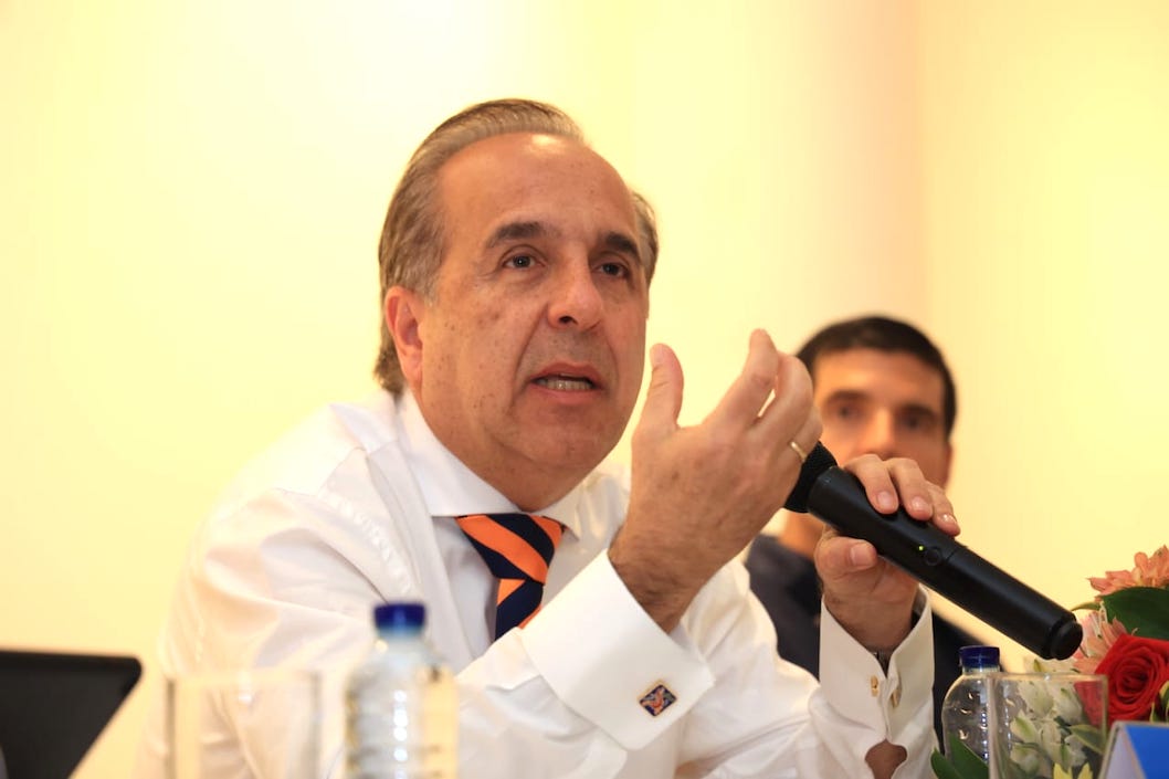 Guillermo Reyes, Ministro de Transporte.