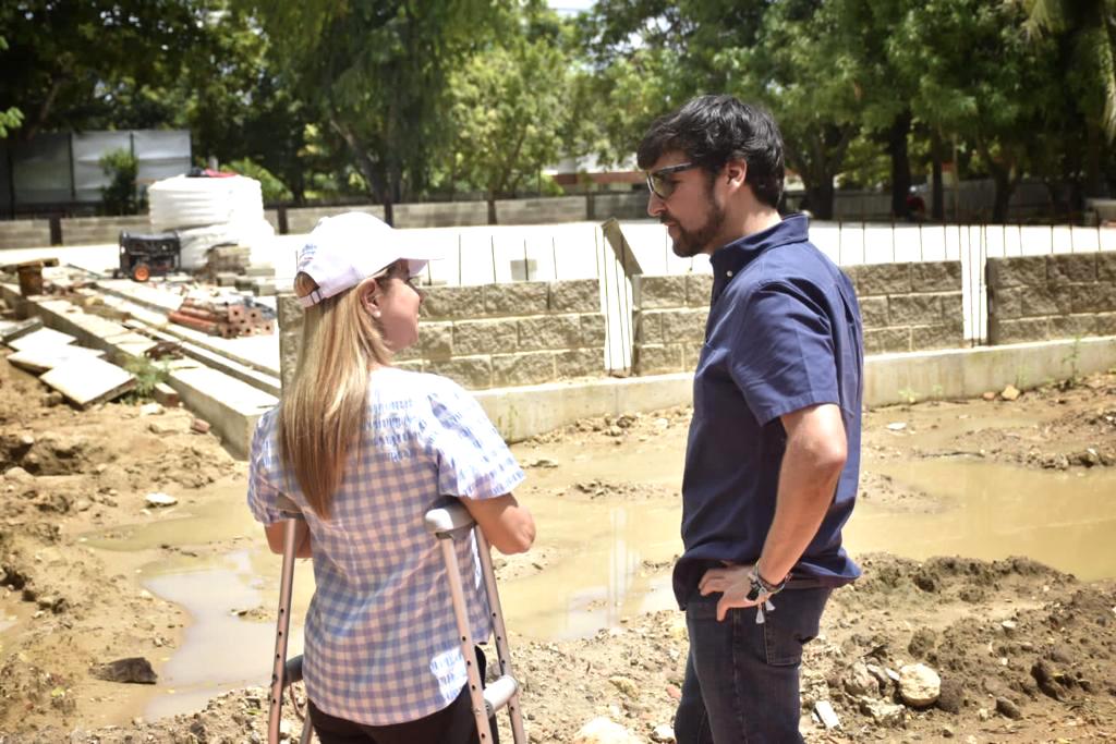 El Alcalde Jaime Pumarejo y la Gobernadora Elsa Noguera inspeccionando las obras.