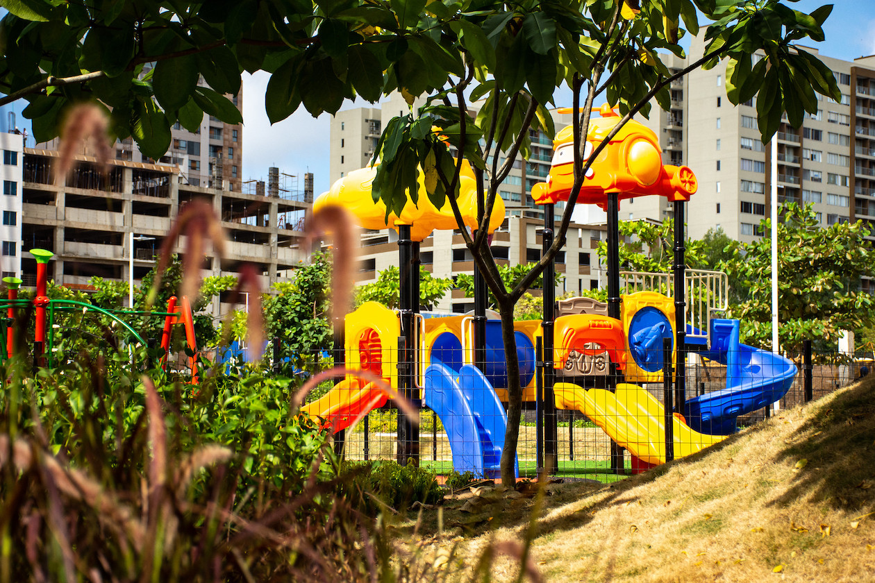 Juegos infantiles en el parque Miramar.