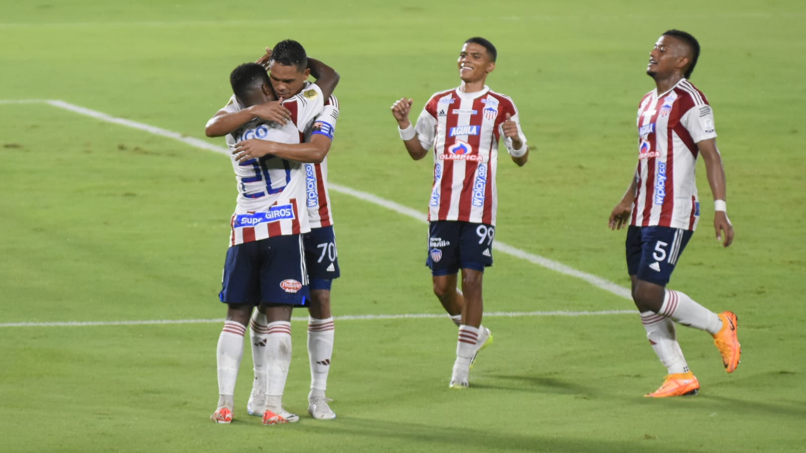 Festejo de Carlos Bacca, Déiber Caicedo, José Enamorado y Jhon Vélez. 