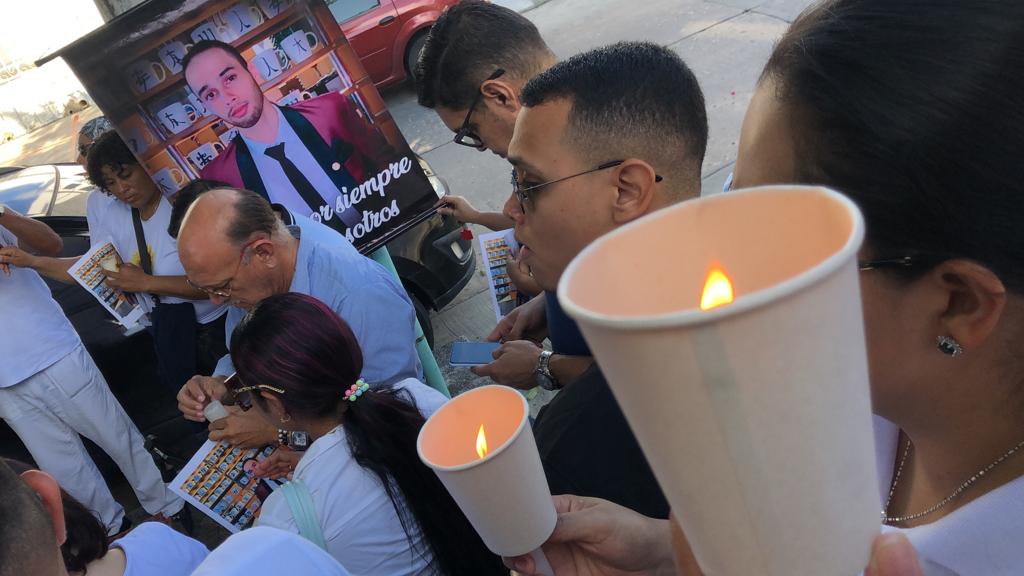 Velatón en memoria de Jack Ramírez, en Las Mercedes.