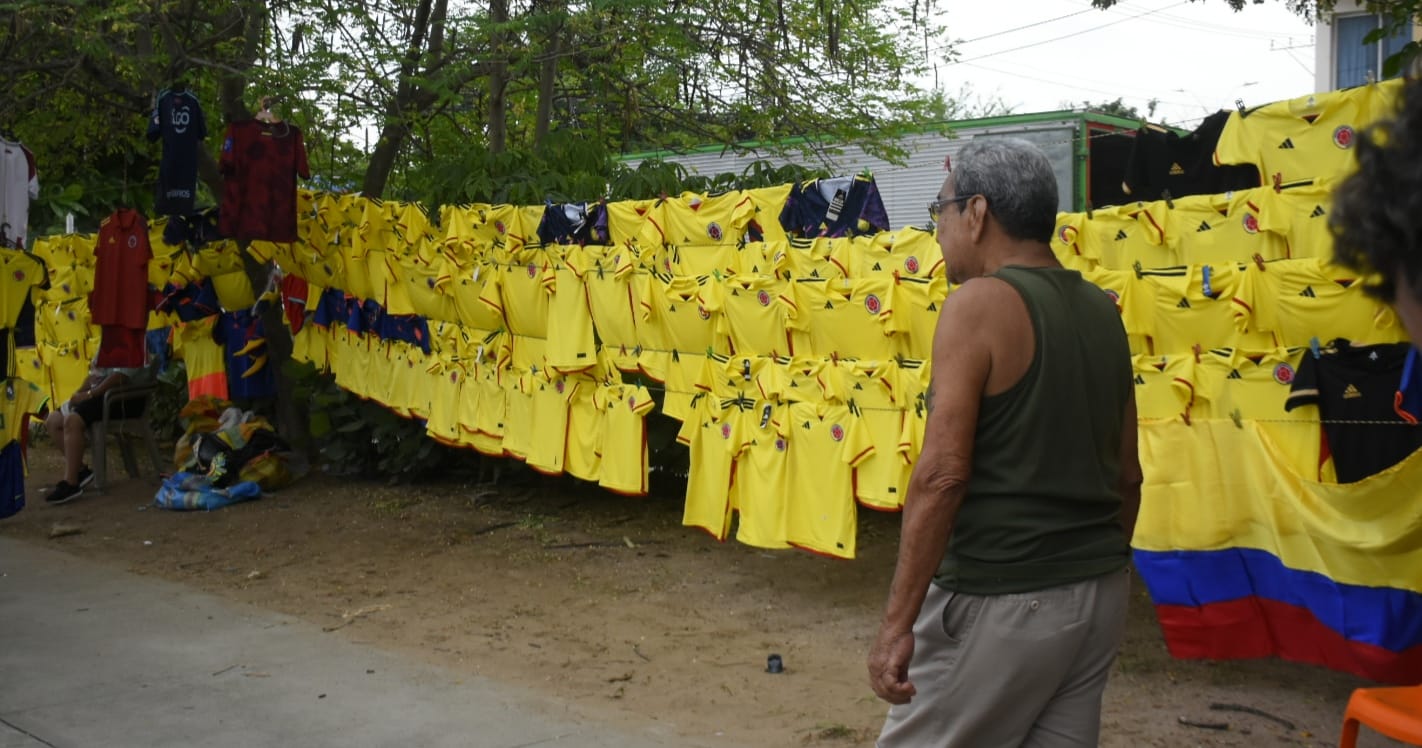 Uno de los tantos puestos de ventas de camisetas de la selección.