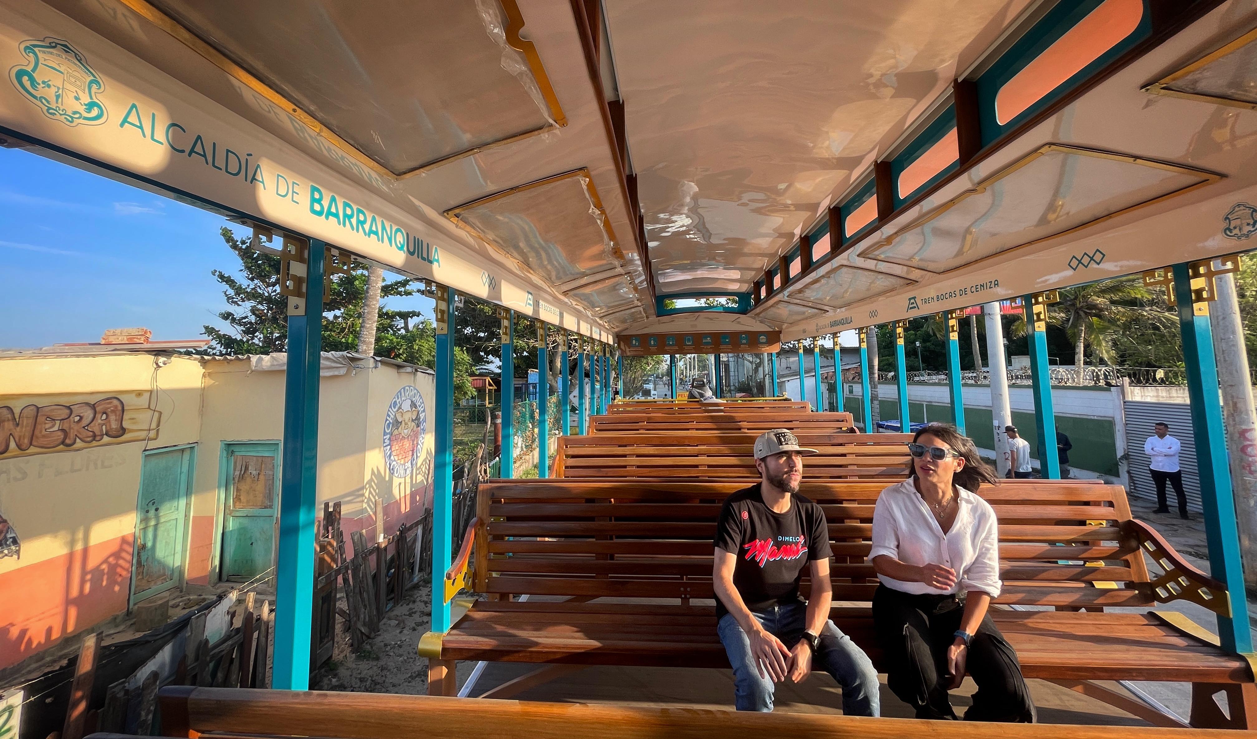 Jaime Pumarejo recibió este viernes el primer vagón del tren turístico.