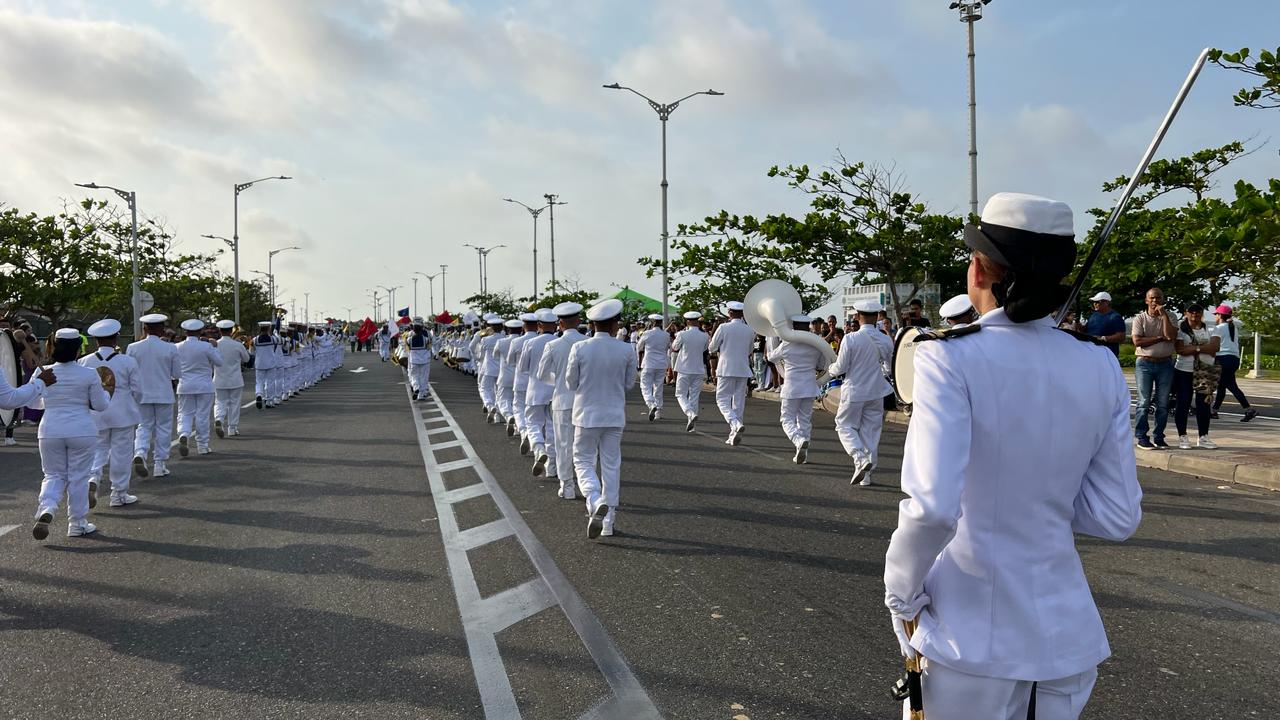 Armada Nacional durante el desfile conmemorativo.