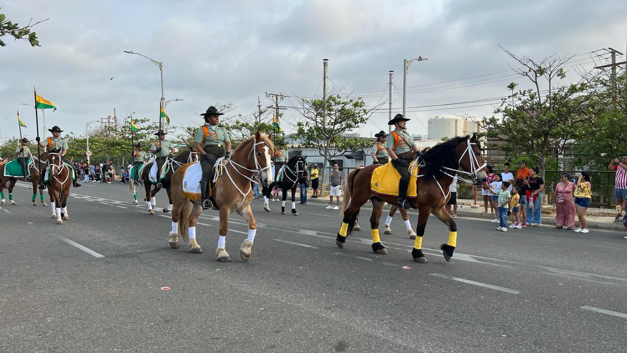Carabineros de la Policía durante el desfile por el cumpleaños de Barranquilla.