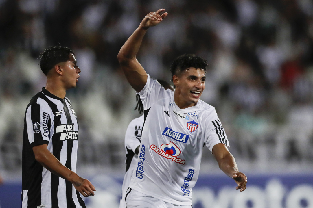 Gabriel Fuentes celebra tras marcar el 2-0 de Junior sobre Botafogo. 