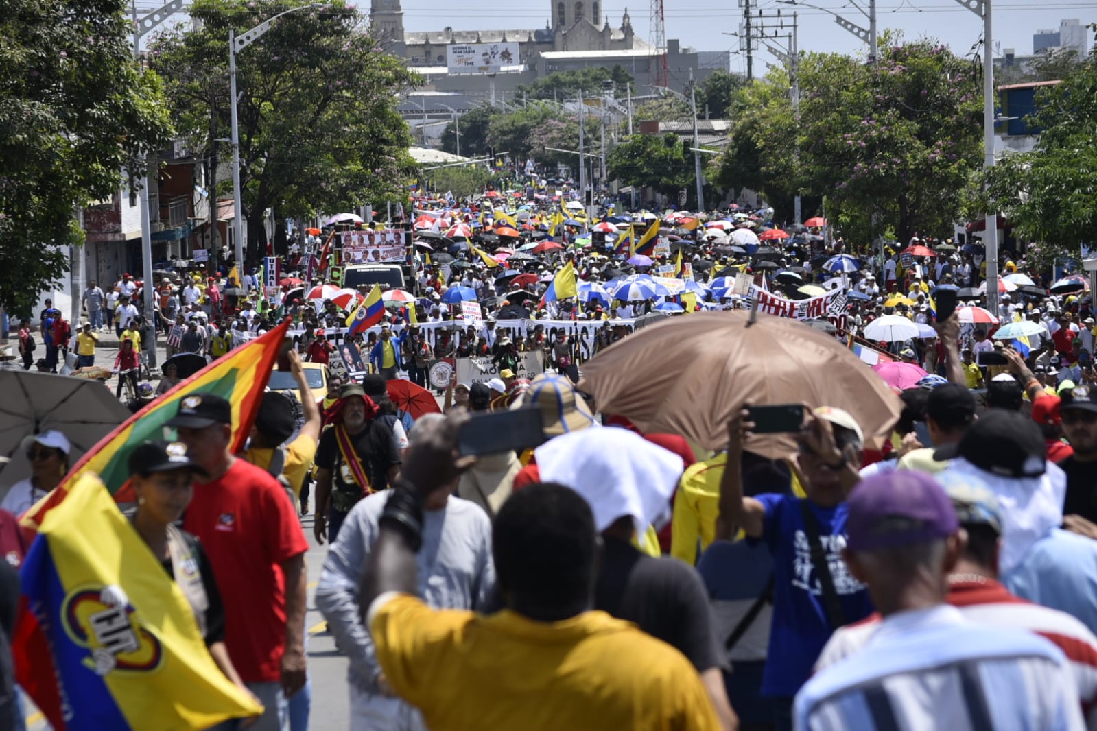 La marcha conmemora el Día del trabajador y el apoyo a las reformas del Gobierno.