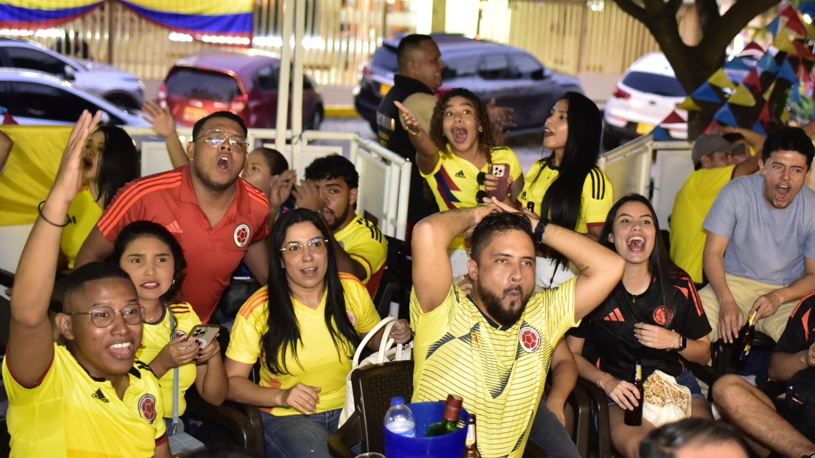 La goleada, la clasificación a semifinales e igualar el récord de partidos sin perder, llevaron a la celebración.