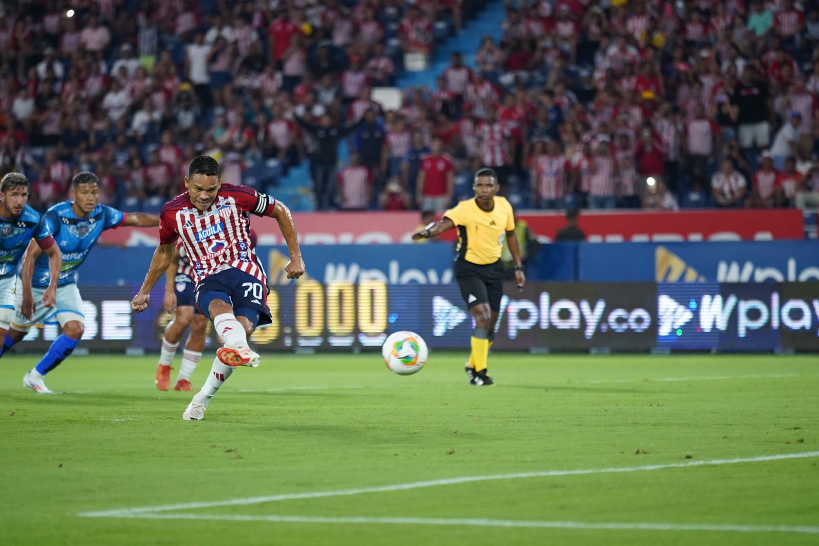 El penalti cobrado por Carlos Bacca.